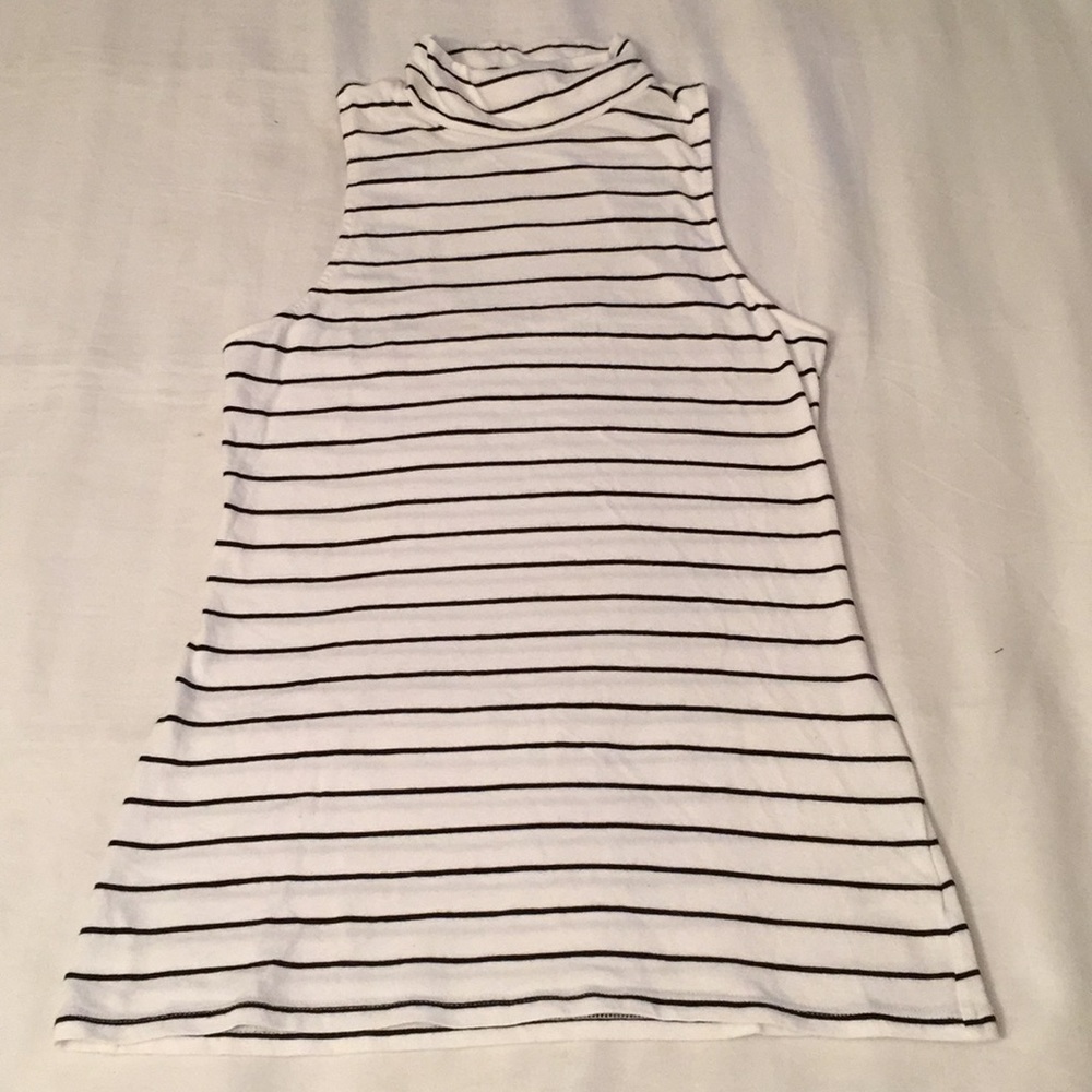 Express One Eleven Ribbed Mock Neck. NWOT 👌🏽 - Picture 2 of 4